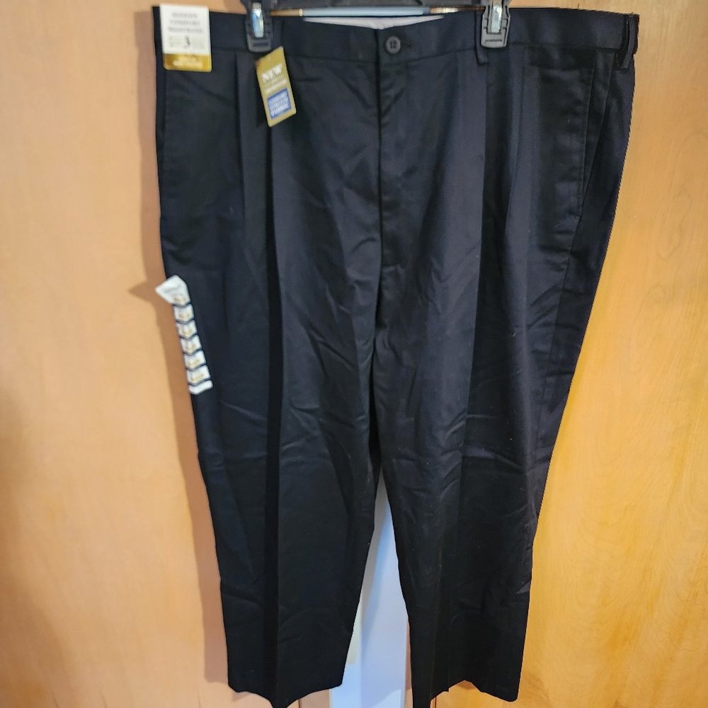 Haggar Men's Pleated Classic Pants - Black - Size W44 x L29 NWT